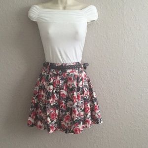 ❤️ NWOT:  Floral mini skirt